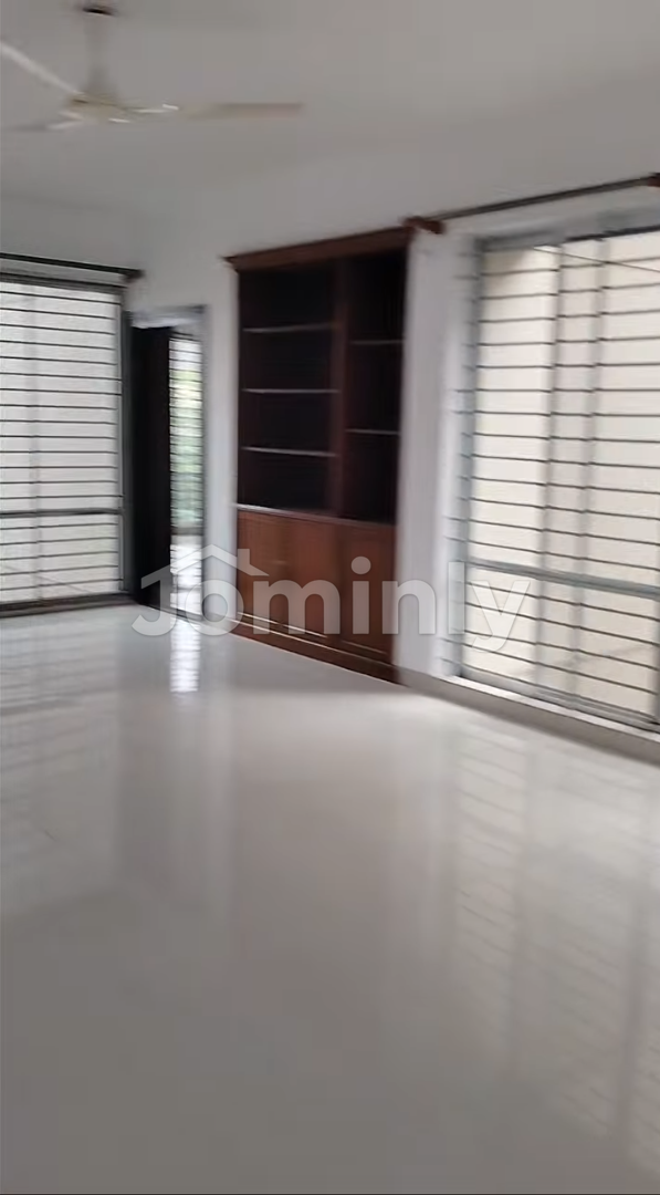 Spacious 3200 Sqft 4-Bedroom Apartment for Rent in Gulshan-2 - 5