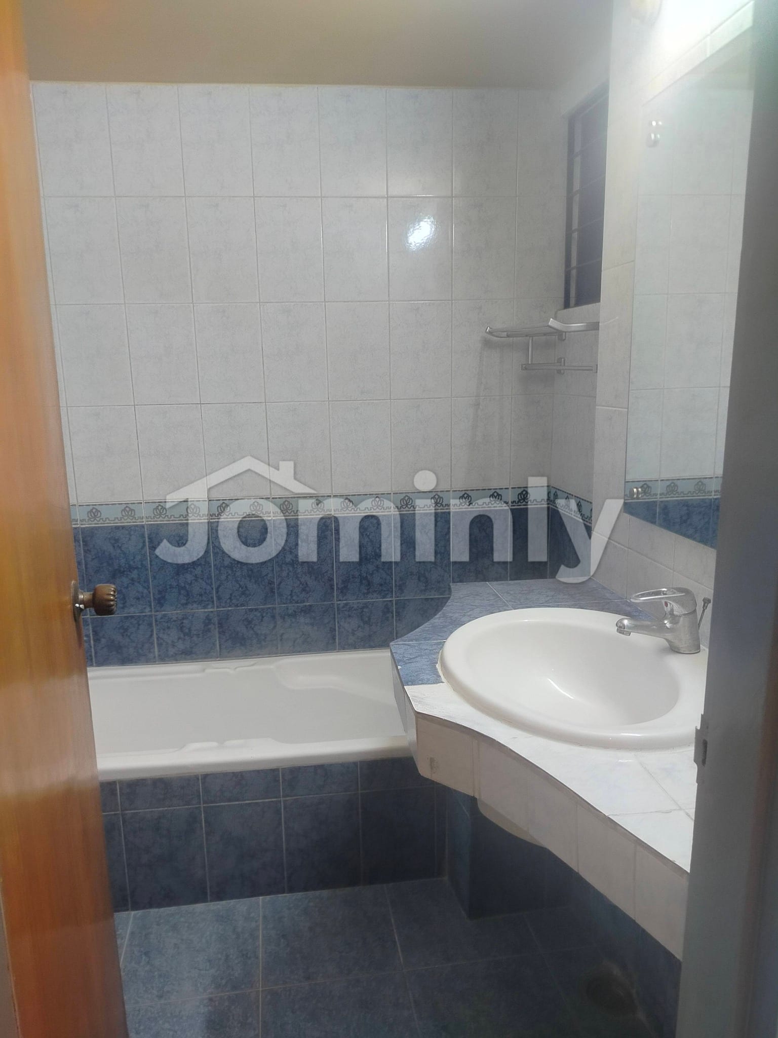 Spacious 1750 Sqft 3-Bedroom Apartment for Rent in Banani Block-B - 4