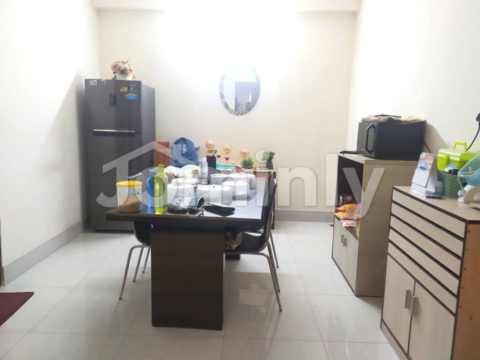 Premium 1,350 Sft South-East Facing Ready Flat for Sale at Block-K, Bashundhara R/A - 2