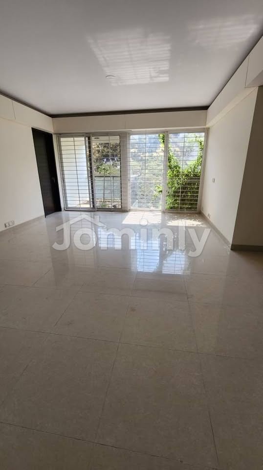 Exclusive 3237 Sqft South-West Corner Luxury Apartment for Sale in Dhanmondi - 4