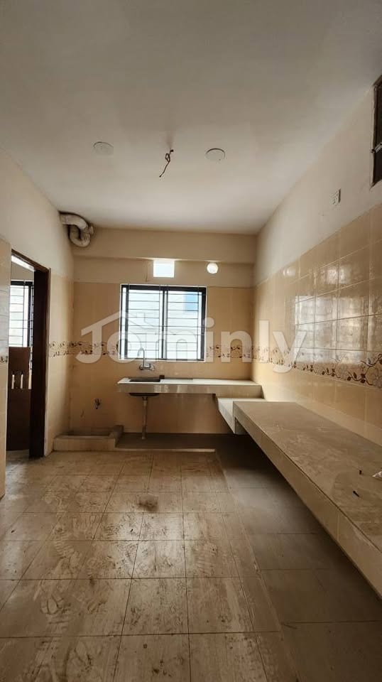 Brand New 2200 Sqft South-Facing Single-Unit Apartment with 2 Wide Terraces for Sale in Bashundhara R/A Block-I - 2