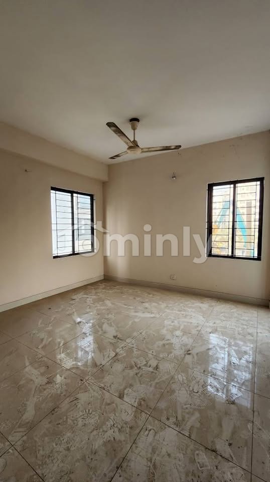 Brand New 2200 Sqft South-Facing Single-Unit Apartment with 2 Wide Terraces for Sale in Bashundhara R/A Block-I - 4