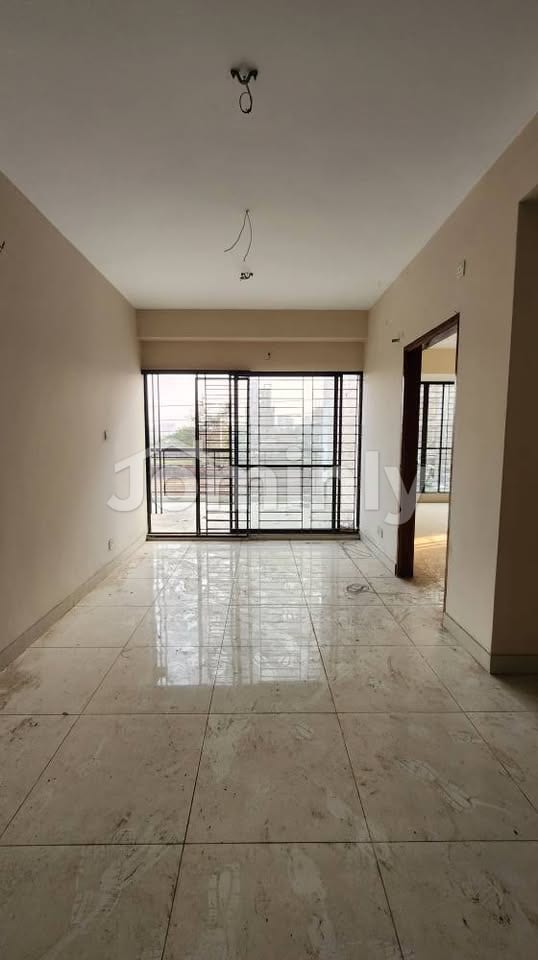 Brand New 2200 Sqft South-Facing Single-Unit Apartment with 2 Wide Terraces for Sale in Bashundhara R/A Block-I - 5