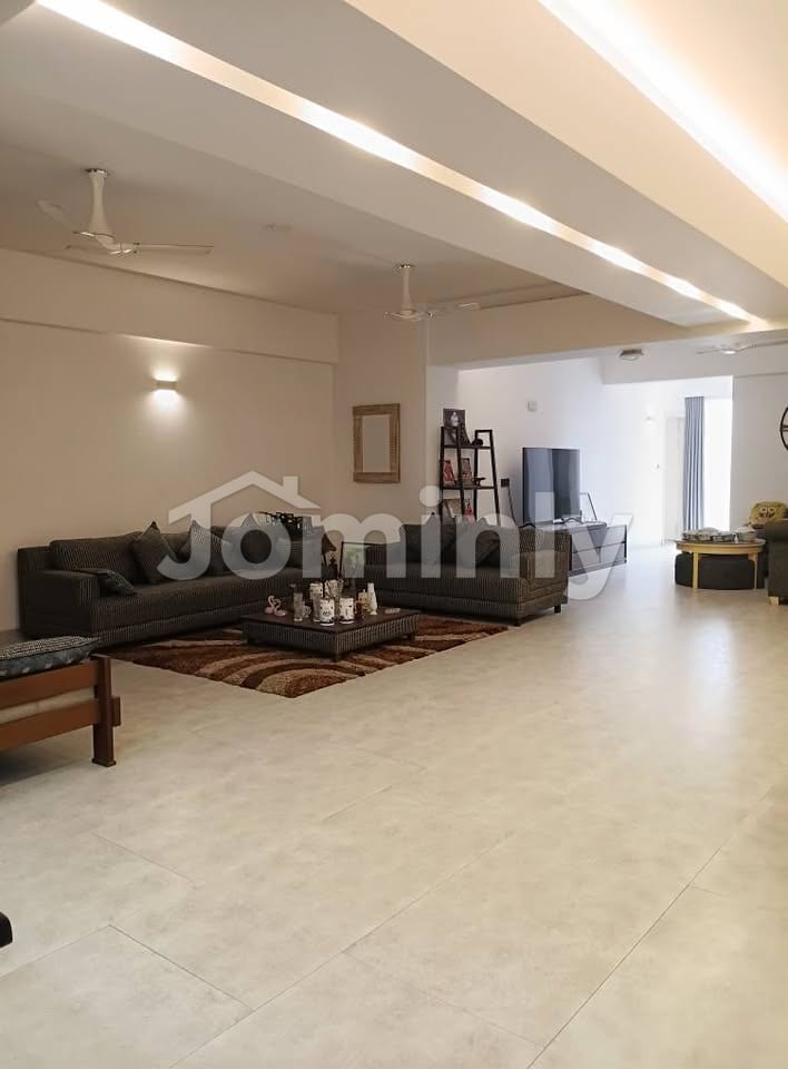 Luxury 2550 Sqft 3-Bedroom Apartment with Study Room for Sale in Banani Block-F