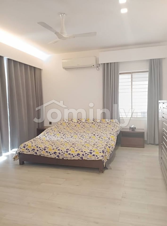 Luxury 2550 Sqft 3-Bedroom Apartment with Study Room for Sale in Banani Block-F - 3