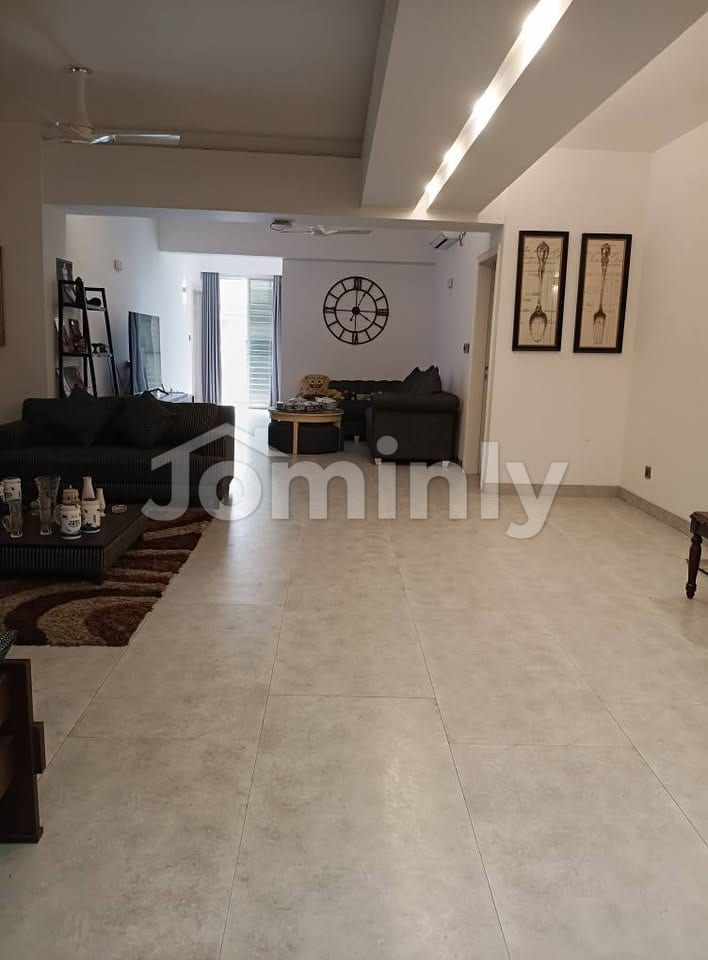 Luxury 2550 Sqft 3-Bedroom Apartment with Study Room for Sale in Banani Block-F - 5