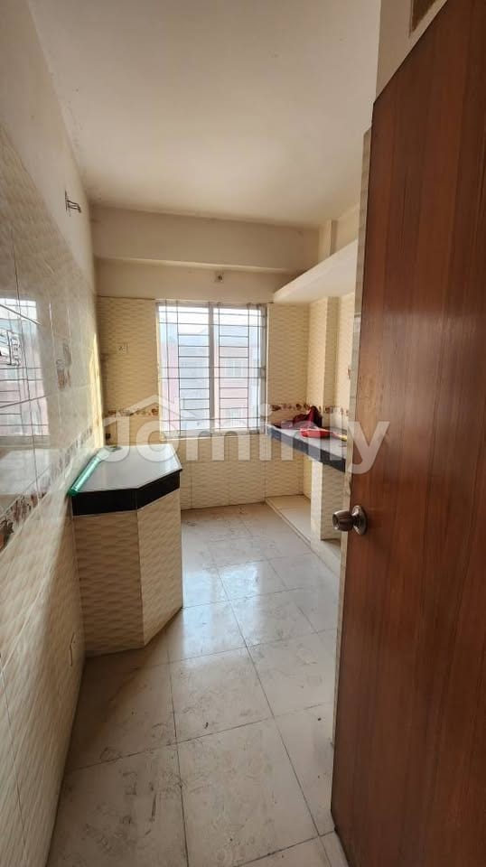 Exclusive 2500 Sqft South-Facing Single-Unit Brand New Apartment for Sale in Bashundhara R/A Block-K - 3