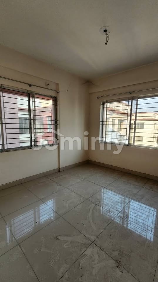 Exclusive 2500 Sqft South-Facing Single-Unit Brand New Apartment for Sale in Bashundhara R/A Block-K - 5