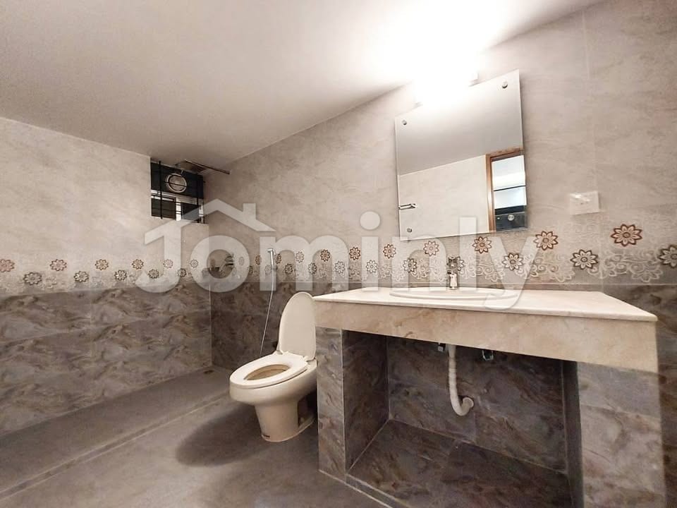 Exclusive 2500 Sqft South-Facing 4-Bedroom Luxury Apartment with Premium Interior for Sale in Bashundhara R/A - 2