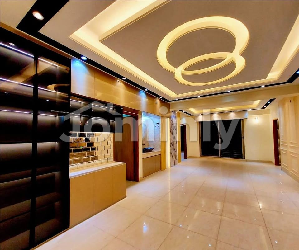 Exclusive 2500 Sqft South-Facing 4-Bedroom Luxury Apartment with Premium Interior for Sale in Bashundhara R/A - 4
