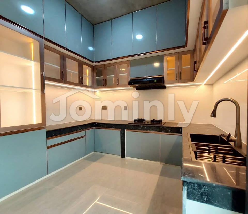 Luxury 3750 Sqft South-Facing Single-Unit Apartment with Swimming Pool for Sale in Bashundhara R/A - 2