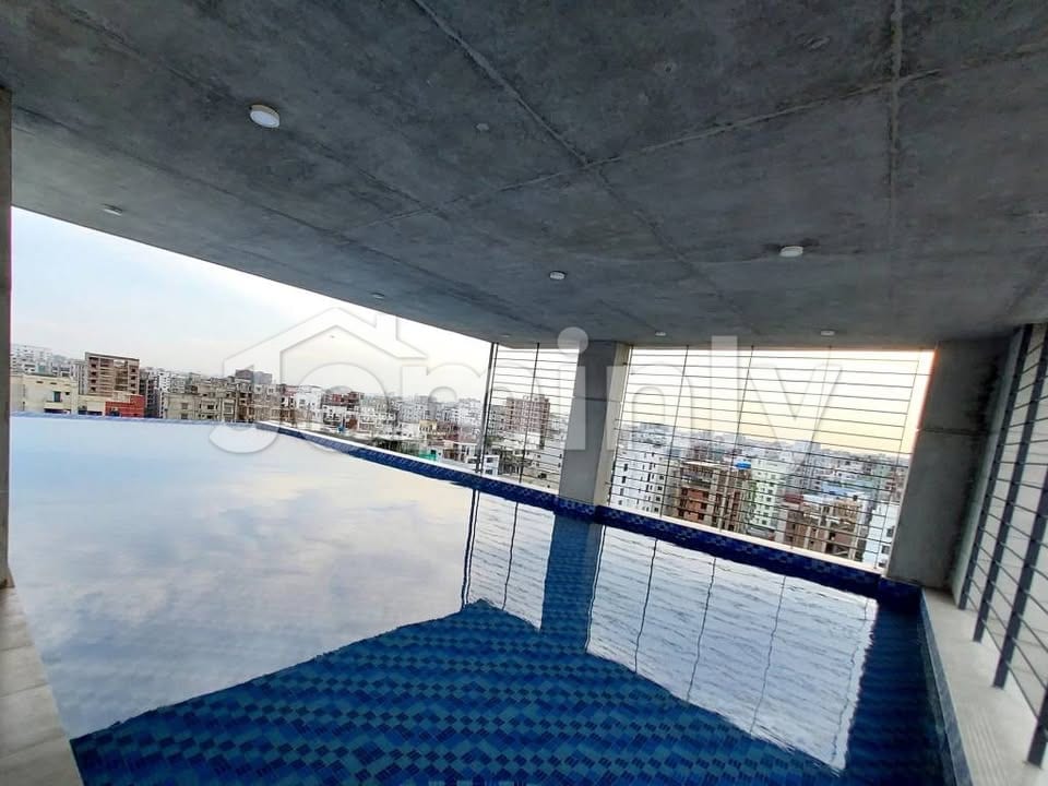Luxury 3750 Sqft South-Facing Single-Unit Apartment with Swimming Pool for Sale in Bashundhara R/A - 4