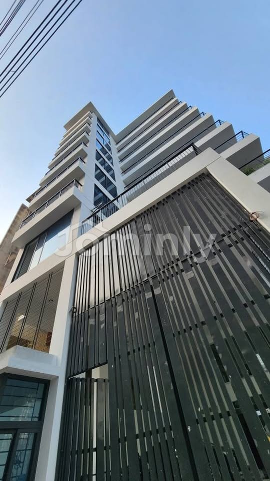 Brand New 2500 Sqft South-Facing Single-Unit Luxury Apartment for Sale in Bashundhara R/A Block-K - 4