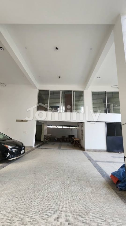 Brand New 2500 Sqft South-Facing Single-Unit Luxury Apartment for Sale in Bashundhara R/A Block-K - 5