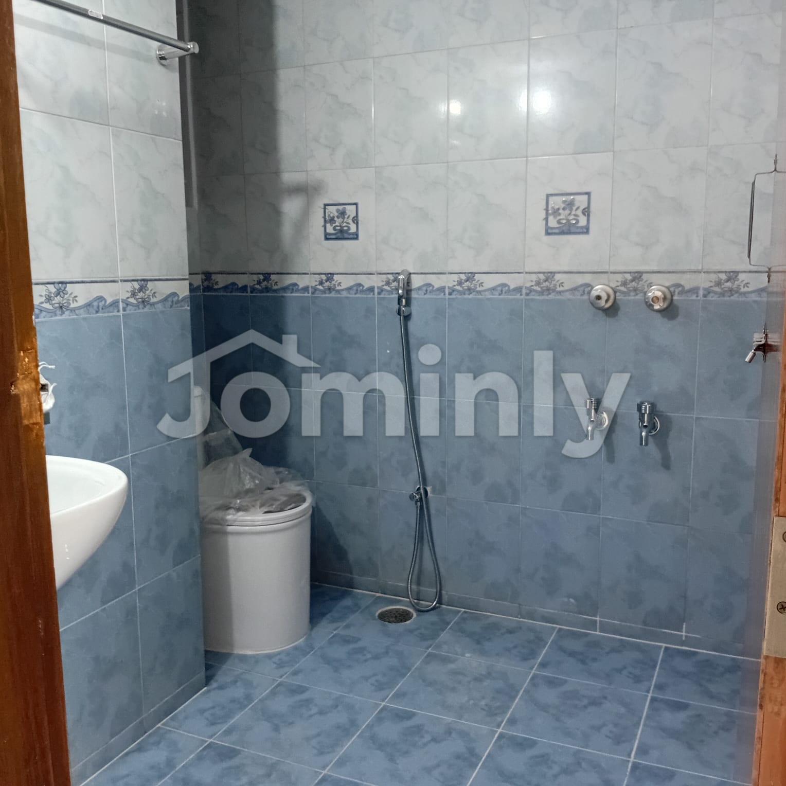 Rare 2,200 Sft South-Facing Single Unit Ready Flat for Sale Near Uttara Sector-13 Lake & Park - 3