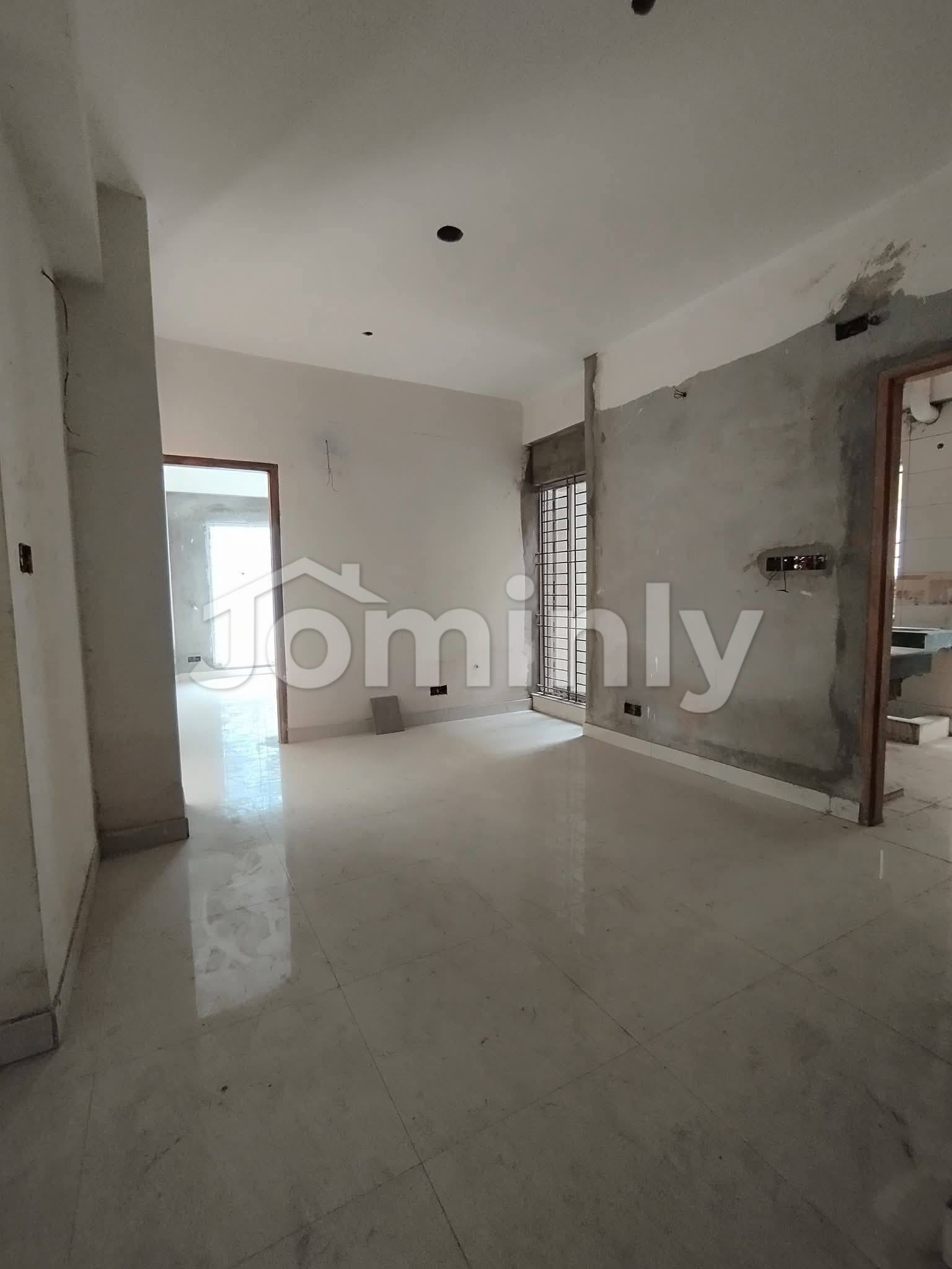 1,500 Sft Premium South-Facing Flat for Sale at Block-G, Bashundhara R/A - 4