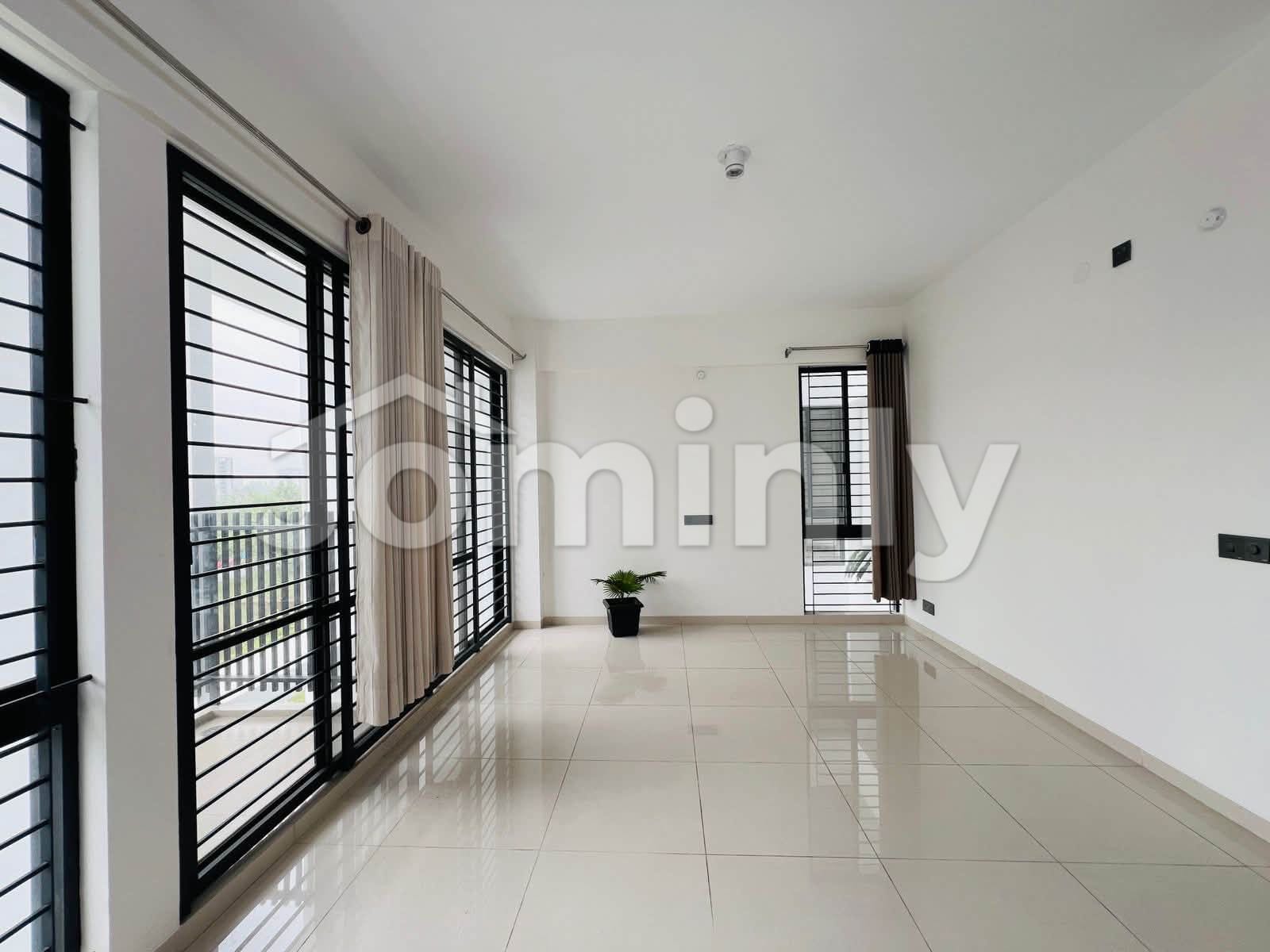Brand New Luxury Lake-View Apartment for Sale in Bashundhara - 4