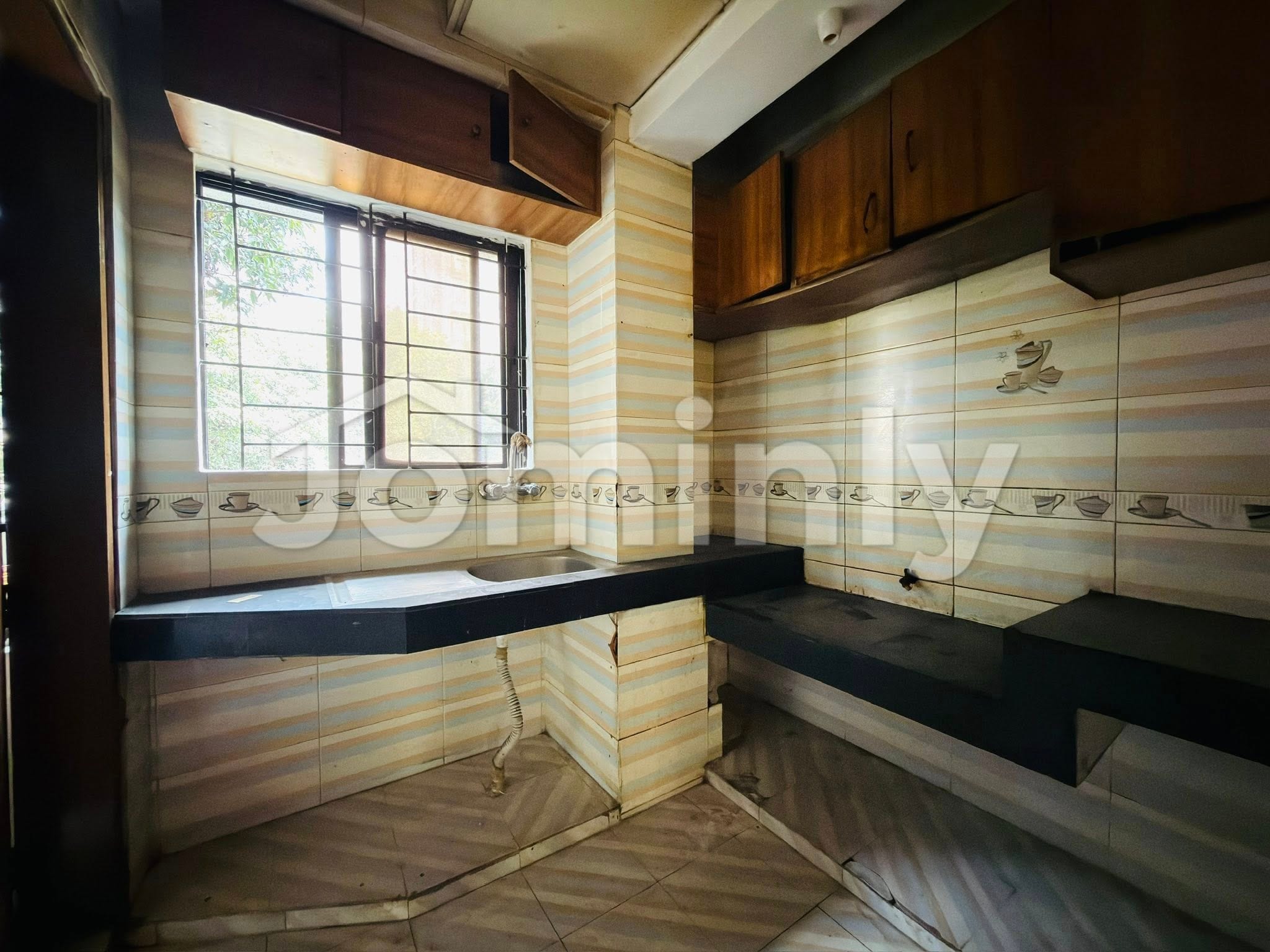 1661 Sft South/East-Facing Apartment for Sale in Banani Residential Area - 2