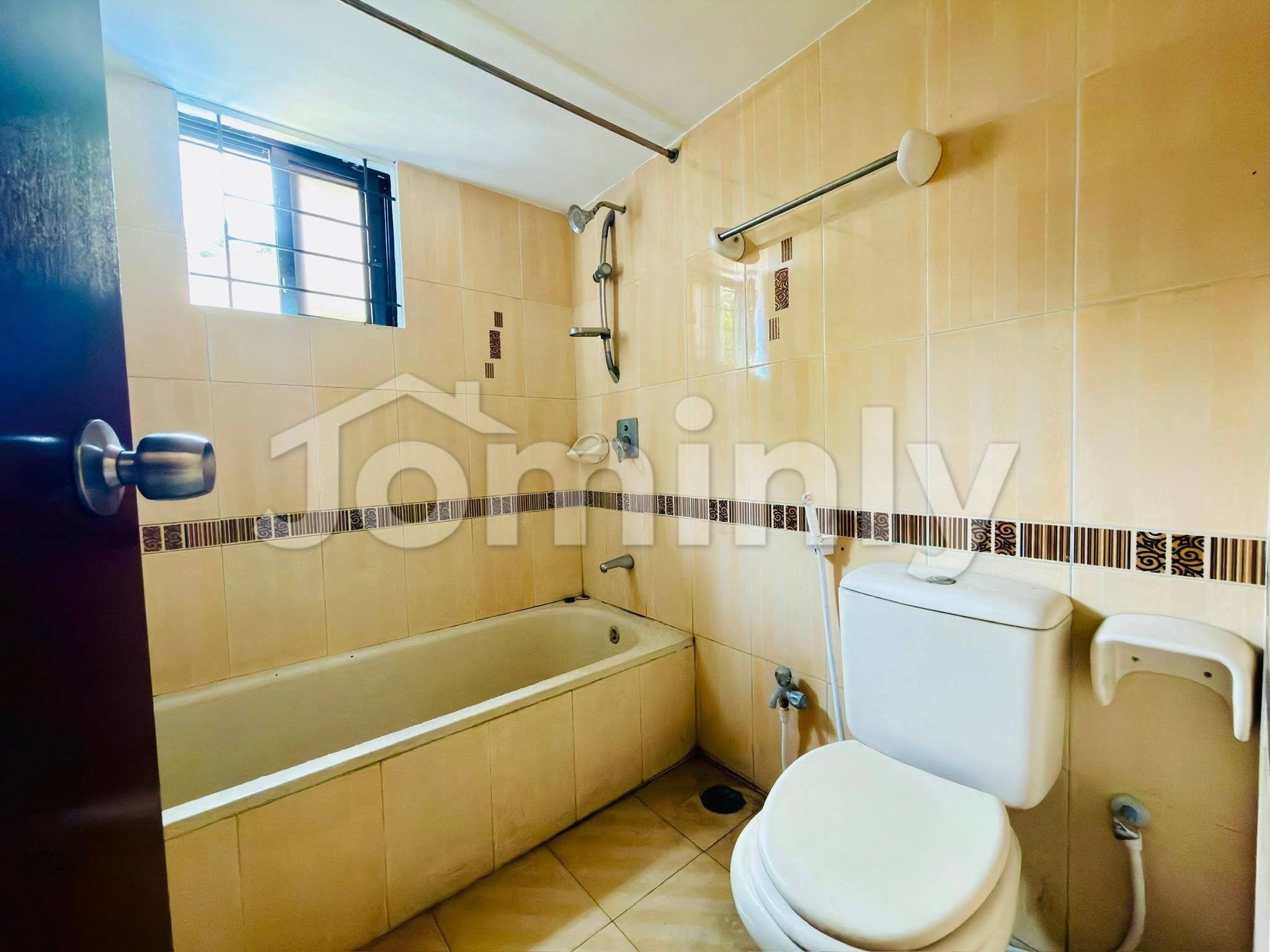 1661 Sft South/East-Facing Apartment for Sale in Banani Residential Area - 4