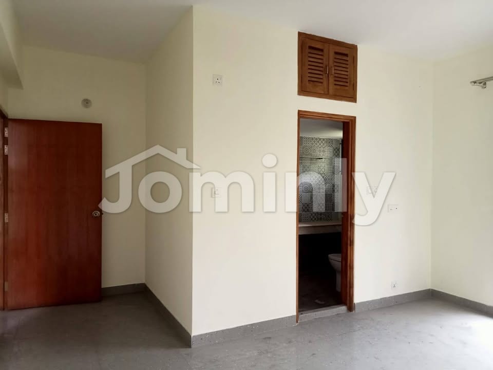 Premium Commercial Office Space for Rent in Gulshan 1 - 4