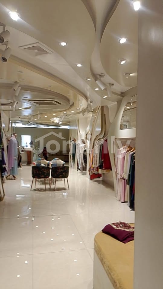 Prime 1,400 SFT Retail Outlet Space for Rent in Banani Road 11