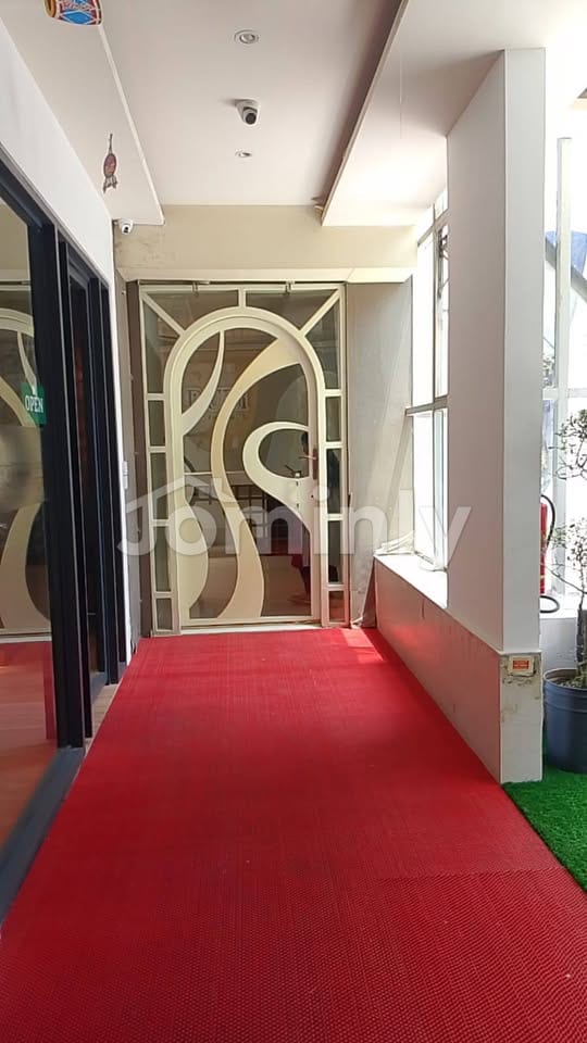 Prime 1,400 SFT Retail Outlet Space for Rent in Banani Road 11 - 5