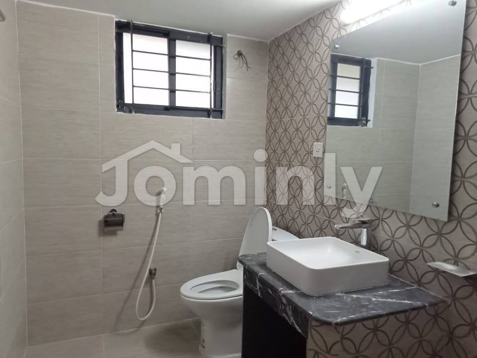 Premium 2,556 SFT Commercial Office Space for Rent in Gulshan 1 - 3