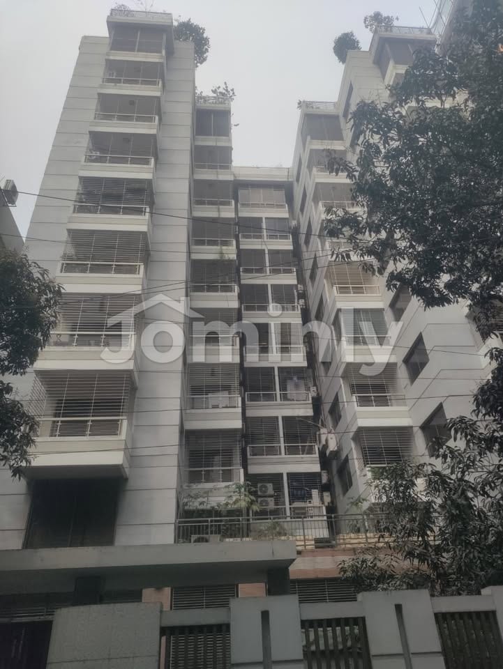 Premium 2,800 SFT Fully Furnished Office Space for Rent in Banani Road 4