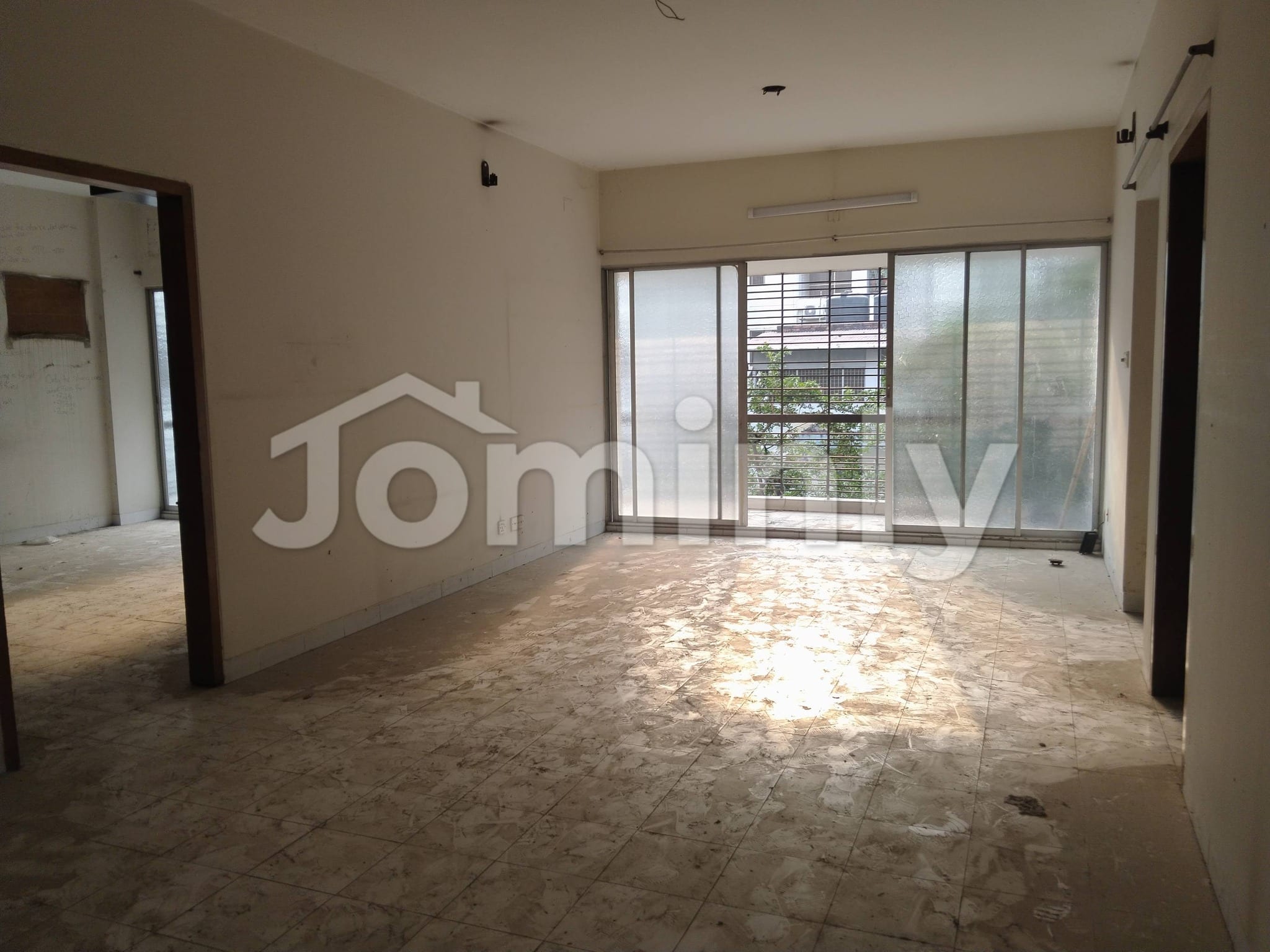 South-Facing Spacious Residency @ Dhanmondi 4/A (5th Floor)