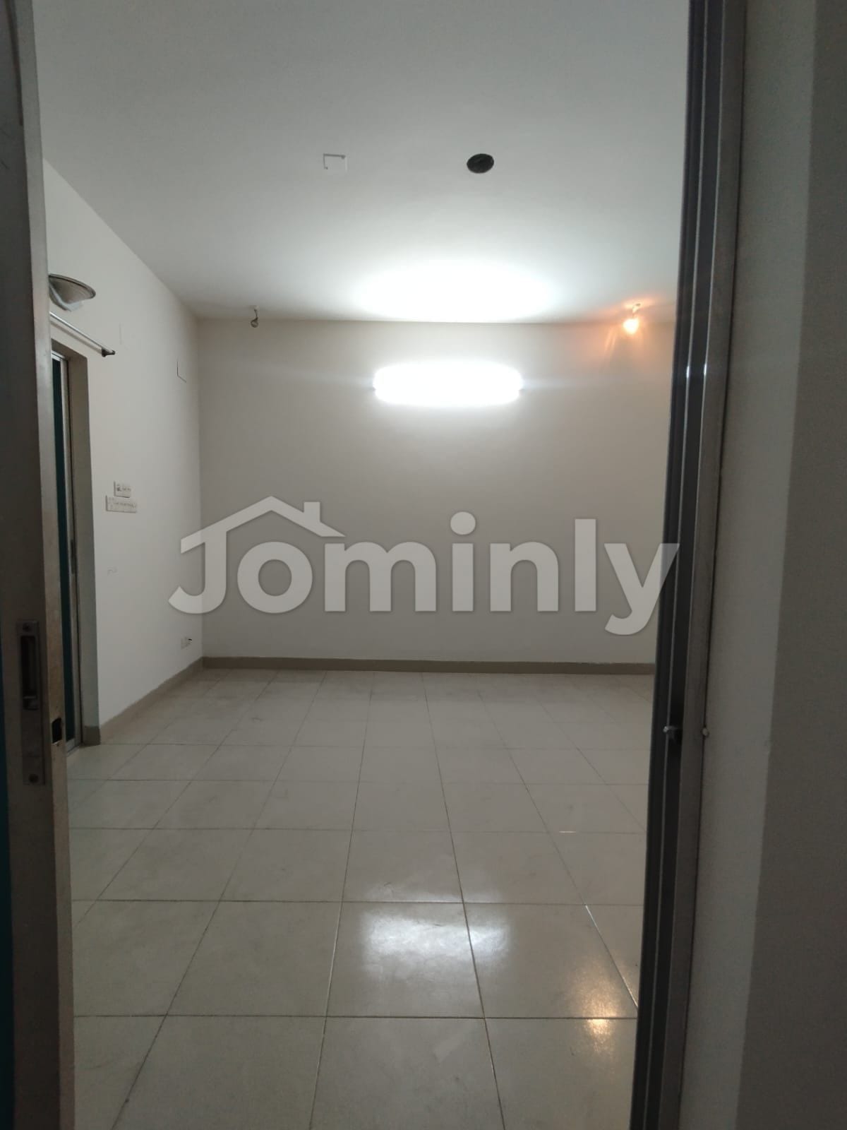 Spacious 2,300 SQFT Unfurnished Apartment @ Gulshan - 4