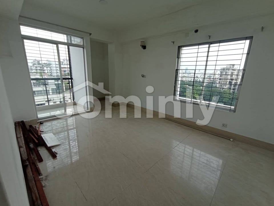 Lakeview Single-Unit Ready Apartment for Sale near Banani Club