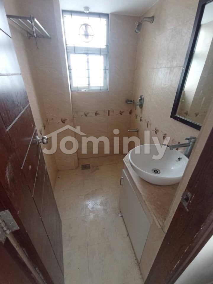 Lakeview Single-Unit Ready Apartment for Sale near Banani Club - 3