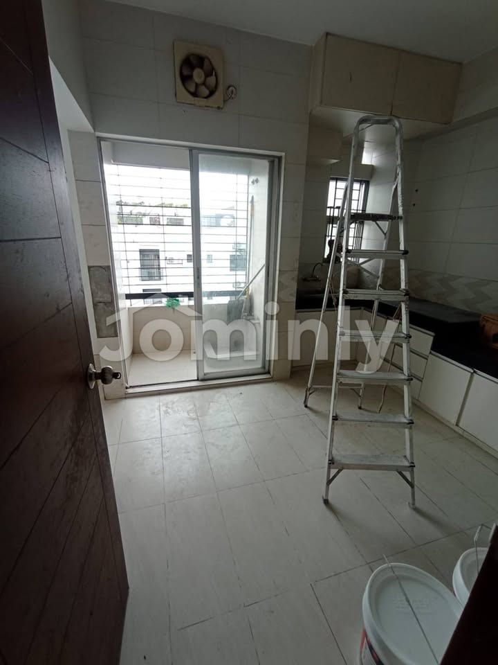 Lakeview Single-Unit Ready Apartment for Sale near Banani Club - 4