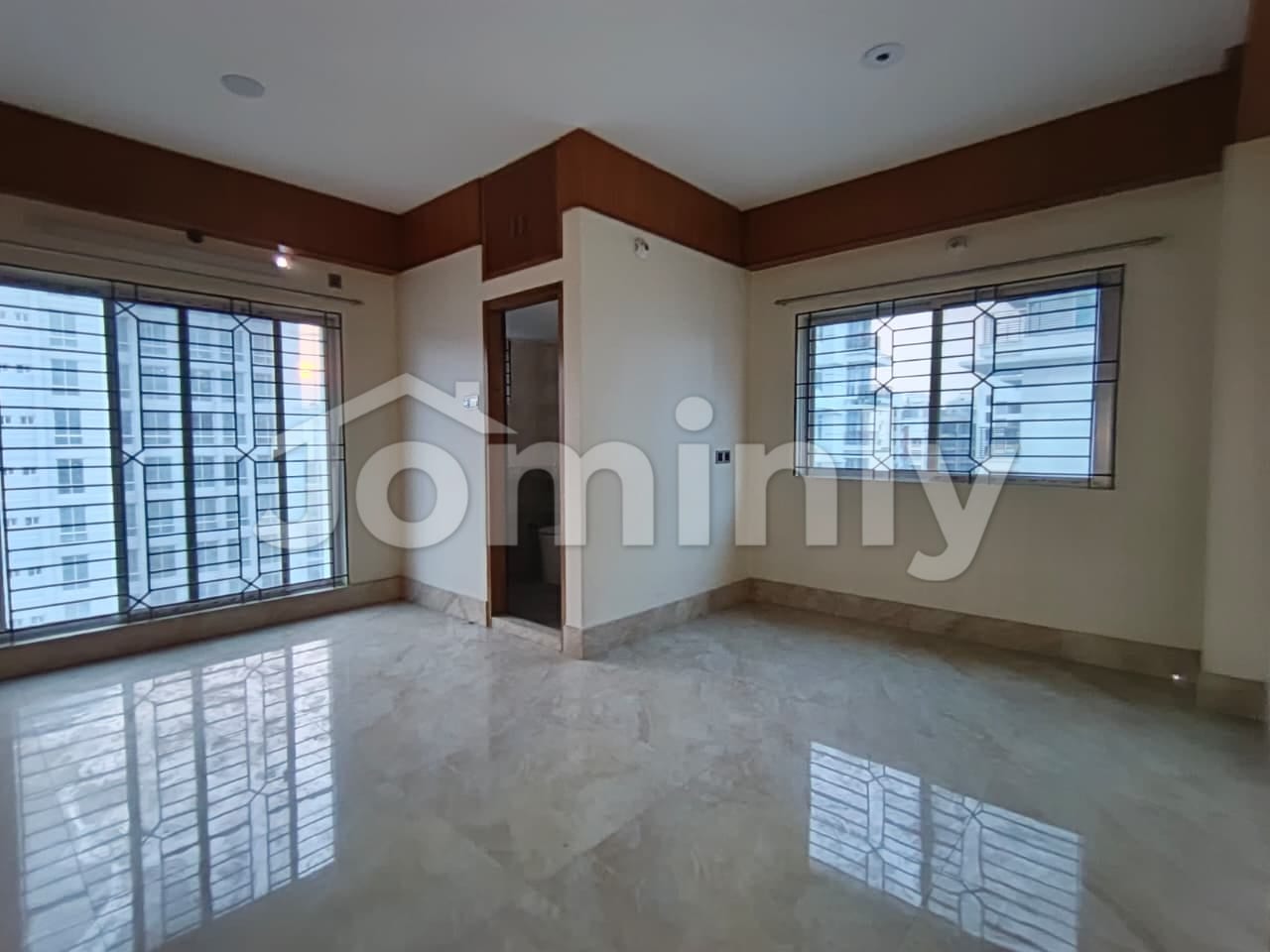 Spacious 3000 Sft South-Facing Duplex Apartment for Rent in Bashundhara R/A - 5