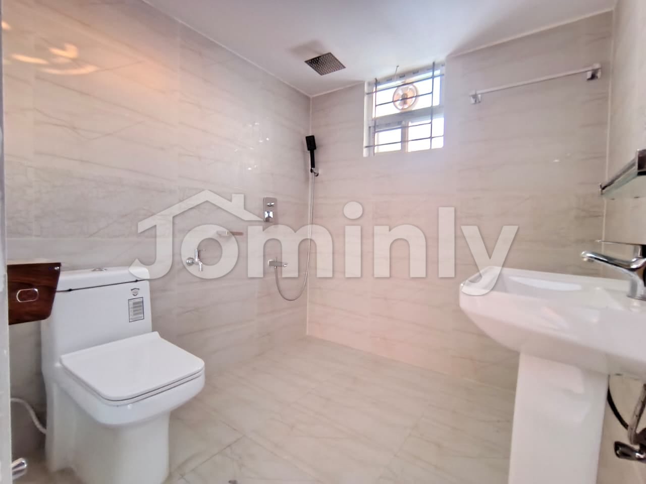 Spacious 2100 Sft South-Facing New Apartment for Rent in Bashundhara R/A - 2