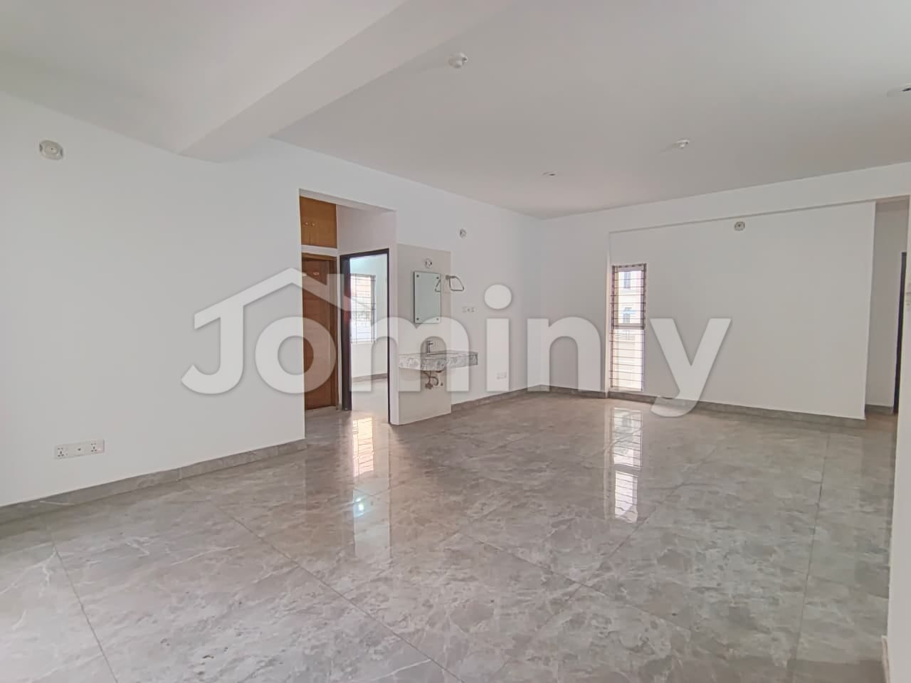 Spacious 2100 Sft South-Facing New Apartment for Rent in Bashundhara R/A - 3