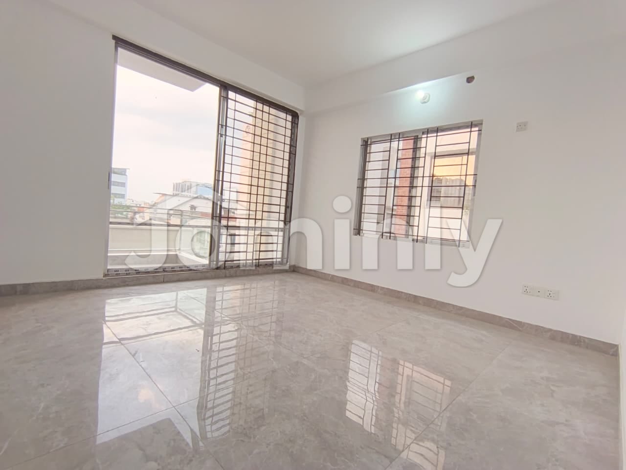 Spacious 2100 Sft South-Facing New Apartment for Rent in Bashundhara R/A - 5