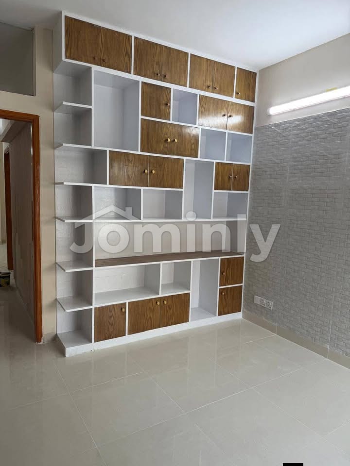 2 Pre-owned South-Facing 1,000 SQFT Top Floor Apartments @ Road 18, Sector 11, Uttara