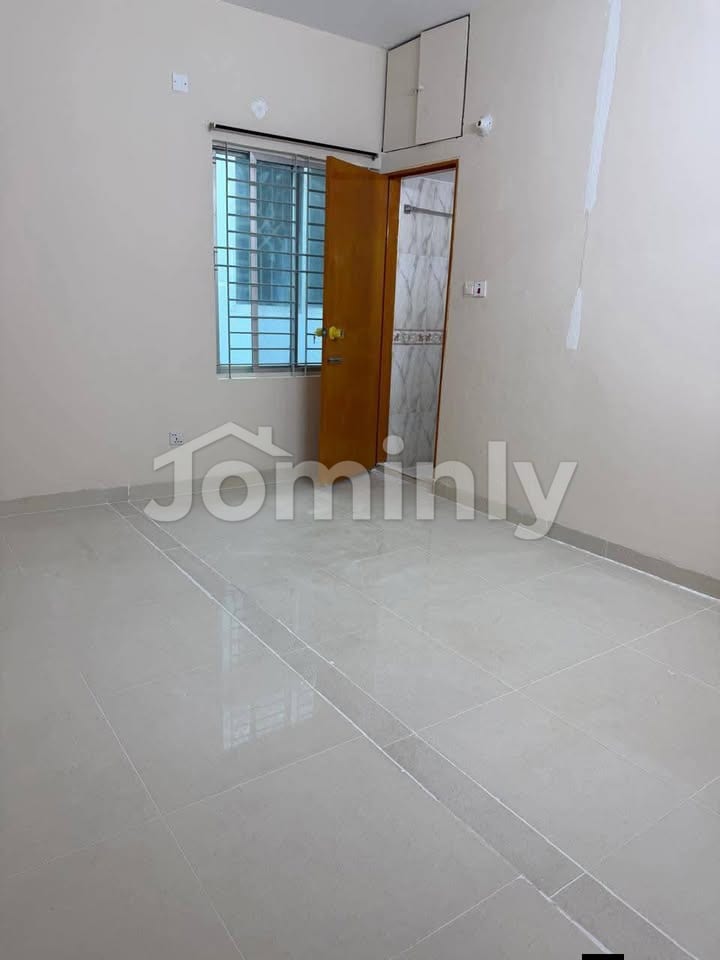 2 Pre-owned South-Facing 1,000 SQFT Top Floor Apartments @ Road 18, Sector 11, Uttara - 2