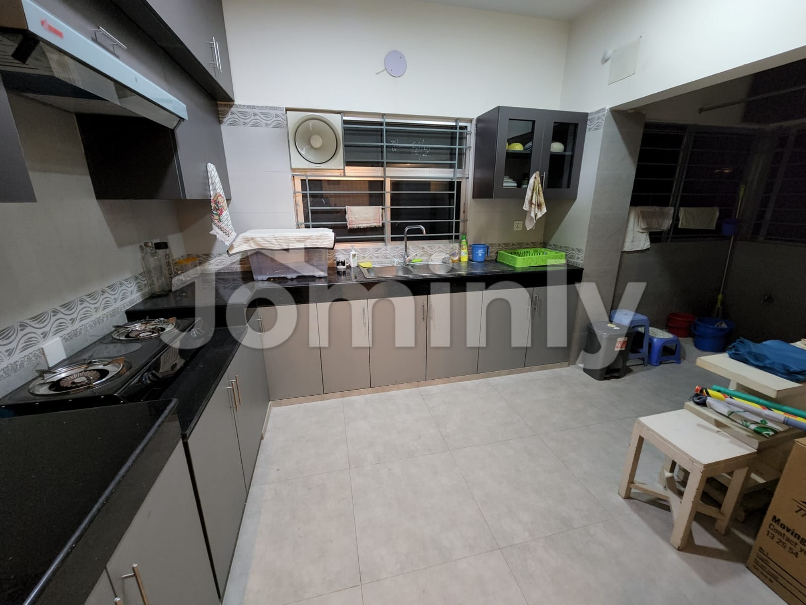 Fully Furnished 1500 Sft South-Facing 3-Bedroom Apartment for Rent in Bashundhara R/A - 3
