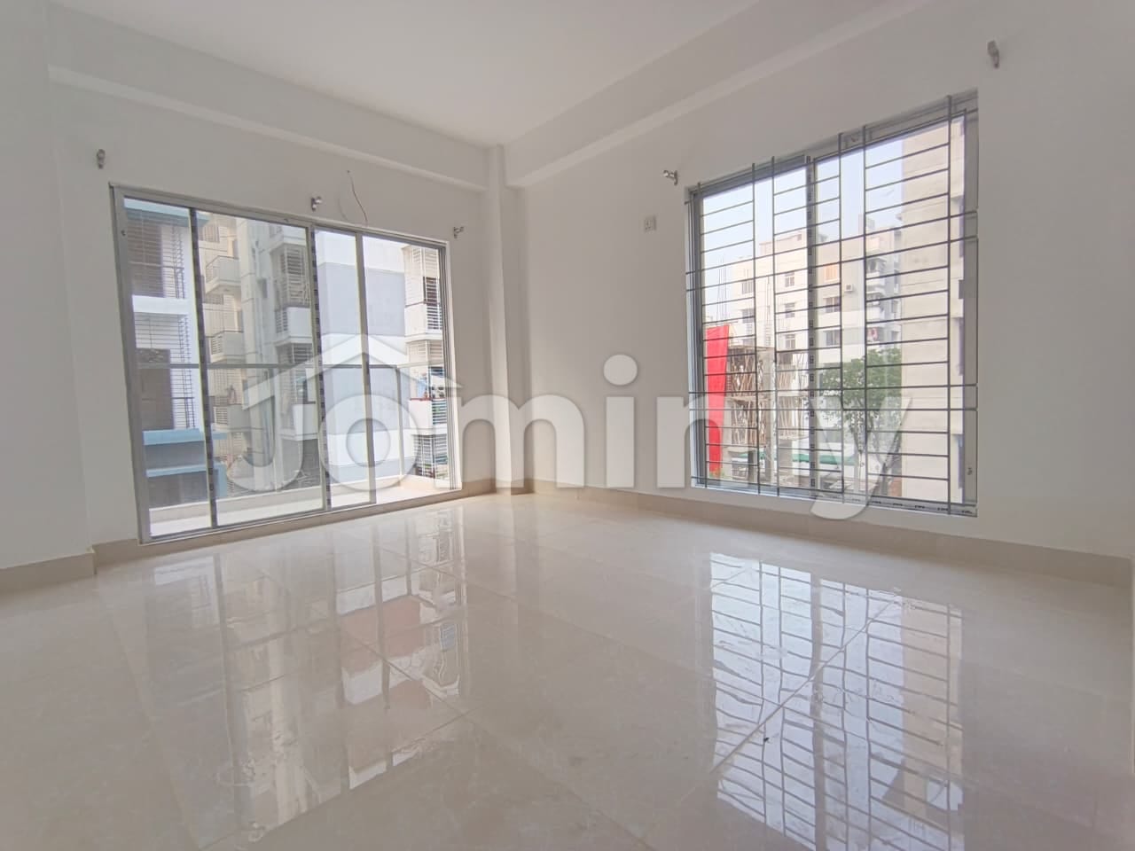 Spacious 1500 Sft South-Facing New Apartment for Rent in Bashundhara R/A