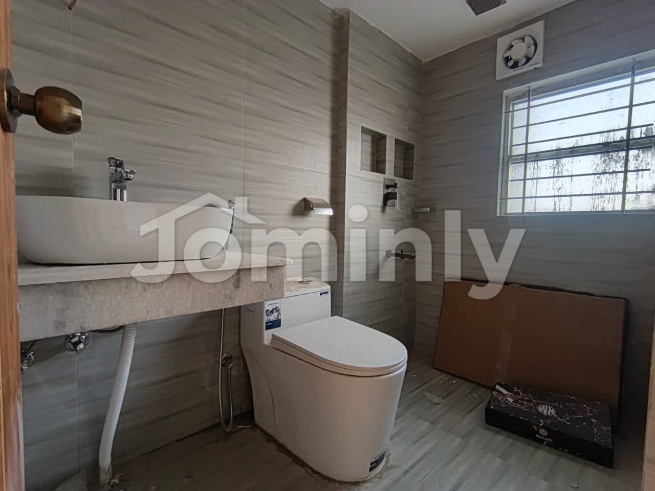 Spacious 2150 Sft South-Facing New Apartment for Rent in Bashundhara R/A - 2