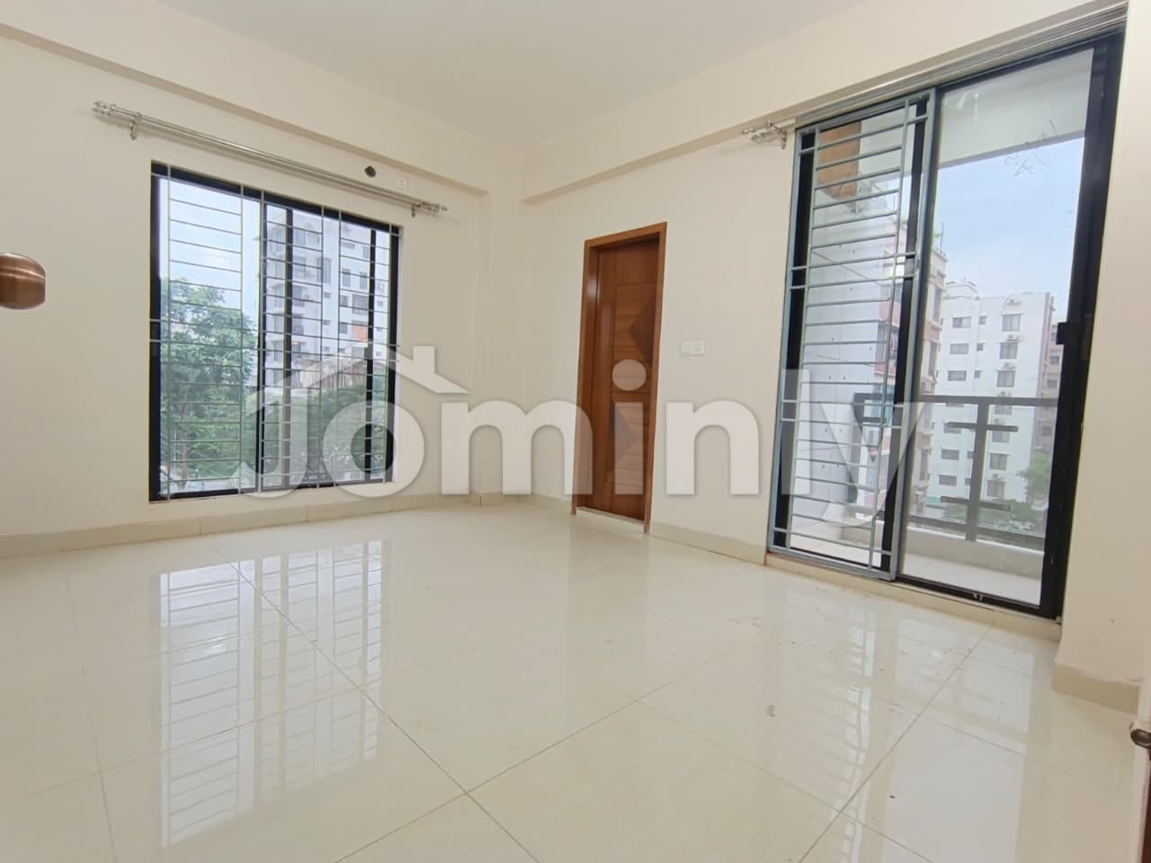 Spacious 2250 Sft South-Facing 4-Bedroom Apartment for Rent in Bashundhara R/A - 4