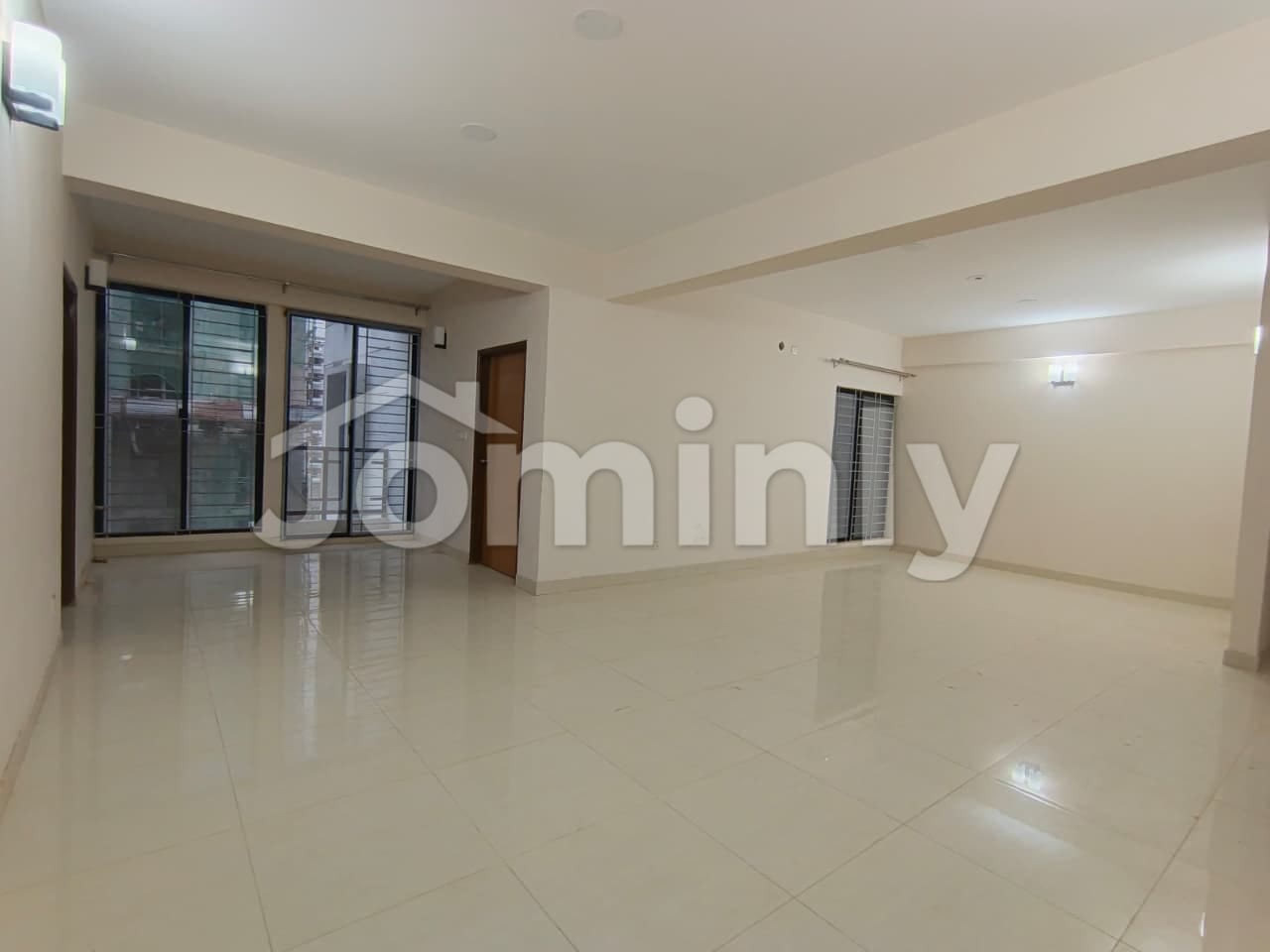 Spacious 2250 Sft South-Facing 4-Bedroom Apartment for Rent in Bashundhara R/A - 5