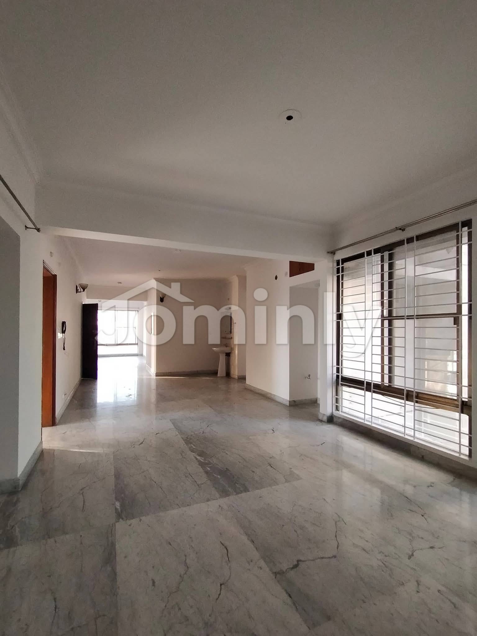 Spacious 3300 Sft 4-Bedroom Apartment for Rent in Gulshan-1 - 5