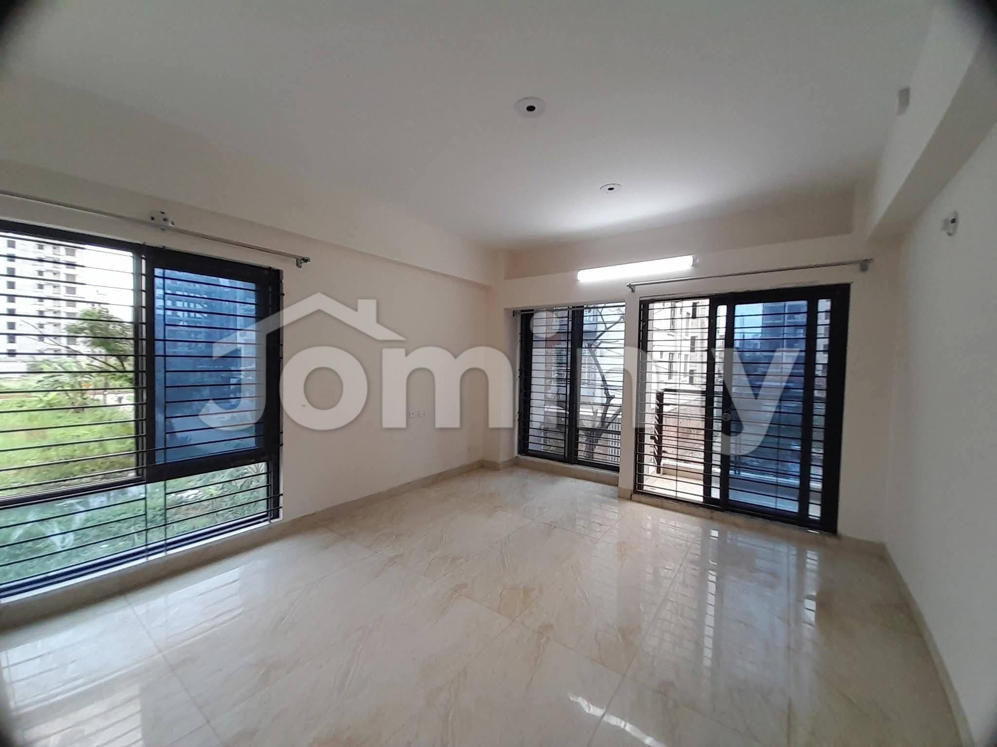 Premium 2500 Sft South-Facing 4-Bedroom Apartment with 6 Balconies for Rent in Bashundhara R/A Block L
