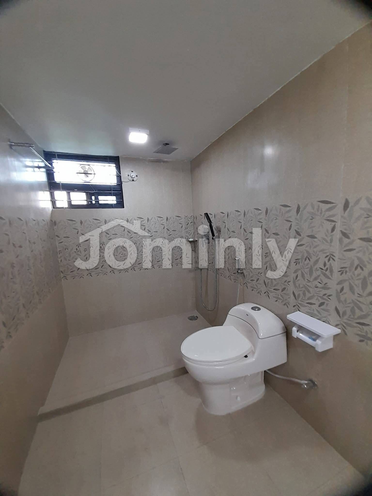 Premium 2500 Sft South-Facing 4-Bedroom Apartment with 6 Balconies for Rent in Bashundhara R/A Block L - 3