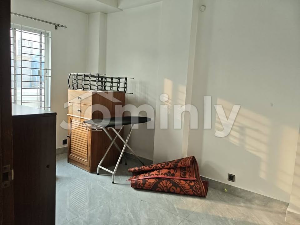 Spacious 2300 Sft 4-Bedroom Modern Apartment for Rent in Bashundhara R/A Block D - 5