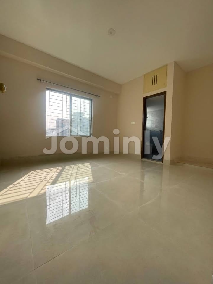 2,300 SQFT Single-Unit Used Apartment with Titas Gas @ Sector 13, Uttara - 2