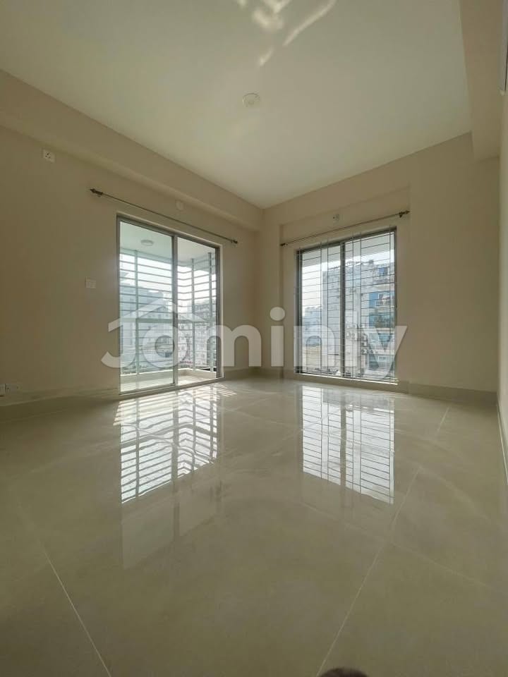 2,300 SQFT Single-Unit Used Apartment with Titas Gas @ Sector 13, Uttara - 4